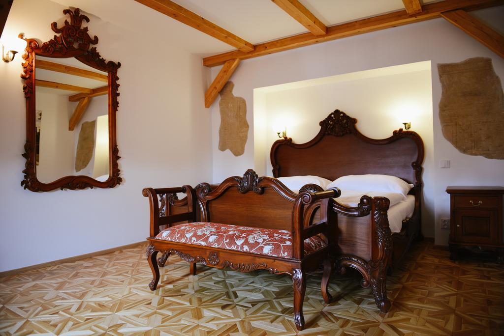 Savoia Castle Pension Škvorec Buitenkant foto